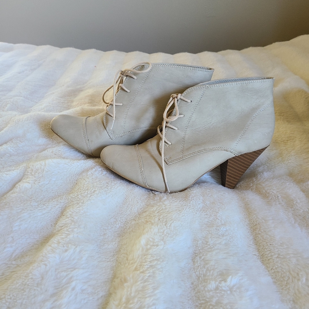 Call it Spring booties - Picture 1 of 7